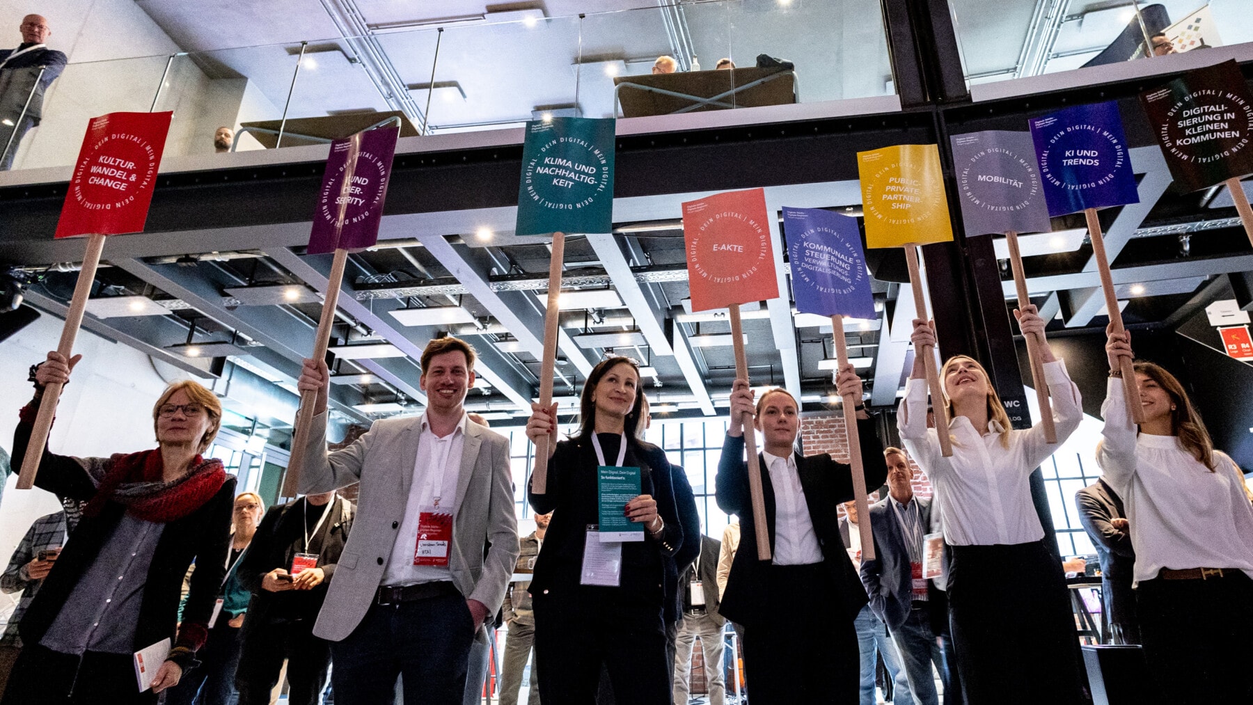 Gruppenfoto auf Bühne